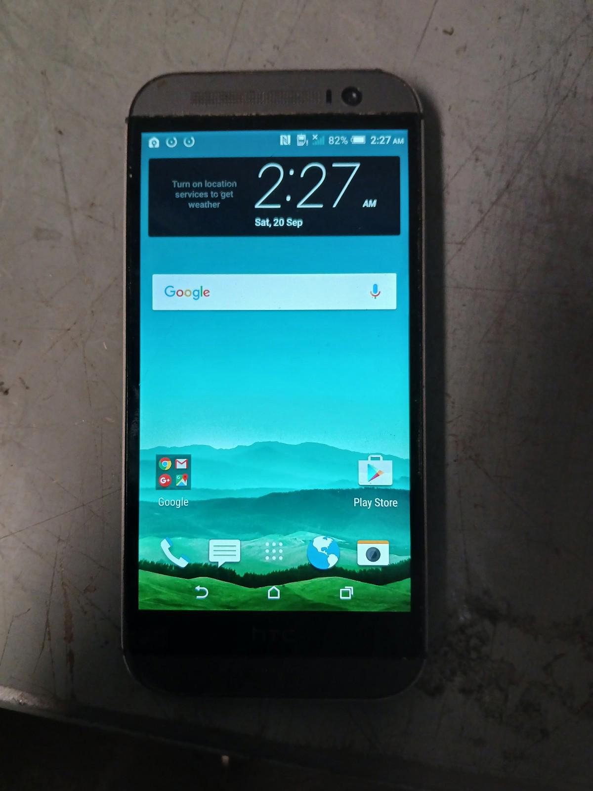 htc one m8 DÉBLOQUÉ & RÉINITIALISÉ Bon état