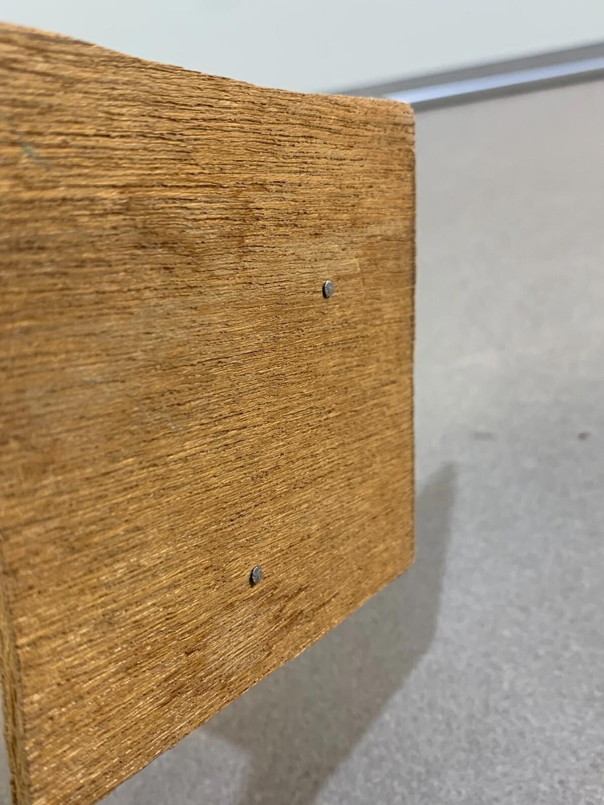 Figurine de marchande arabe en bois peinte à la main