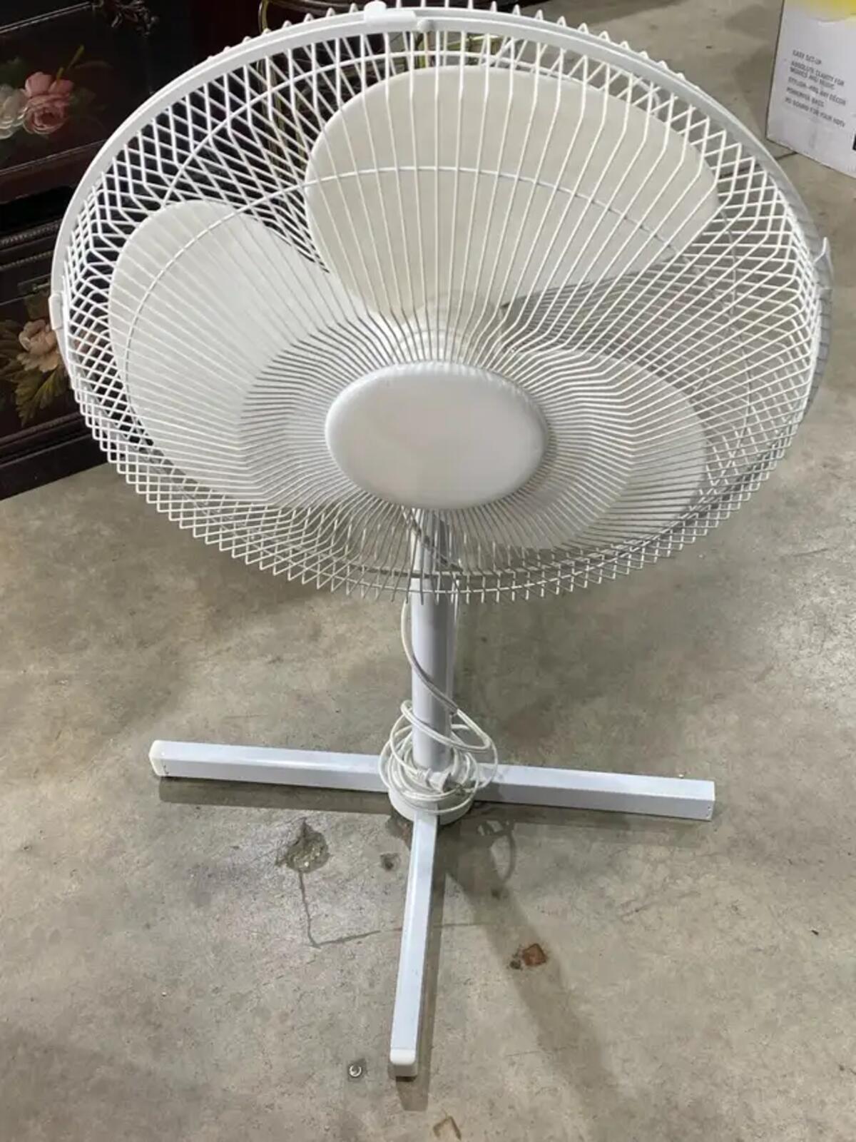 White Standing 16 Inch Fan