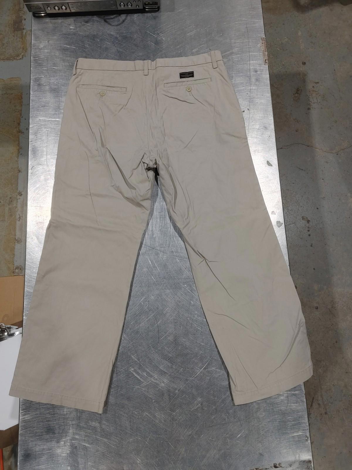 Good Condition Banana Republic Dawson Chino 100% Cotton Size 36x30 Tan