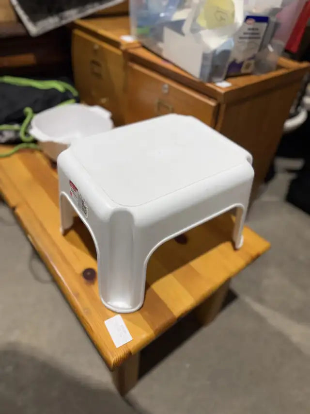 Rubbermaid Step Stool