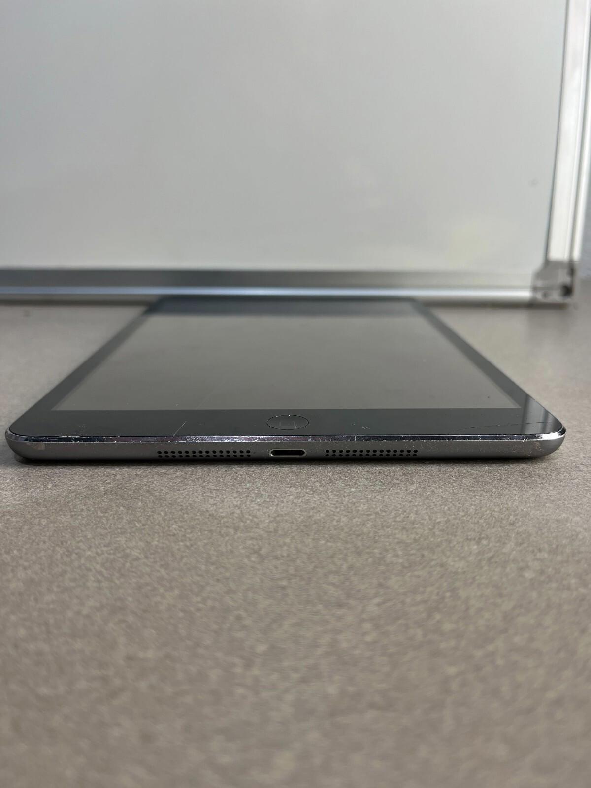 iPad Mini 2 128GB Wifi Black Cracked Screen