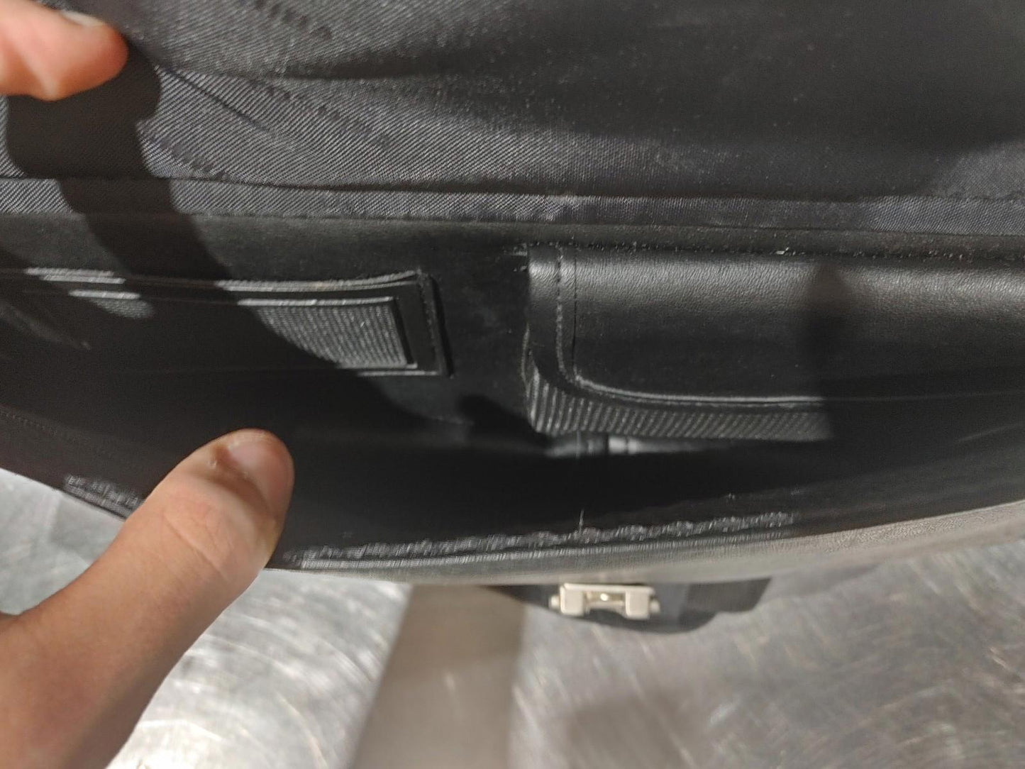 Good Condition Toshiba 5 Compartment Briefcase Leather Laptop Bag Black