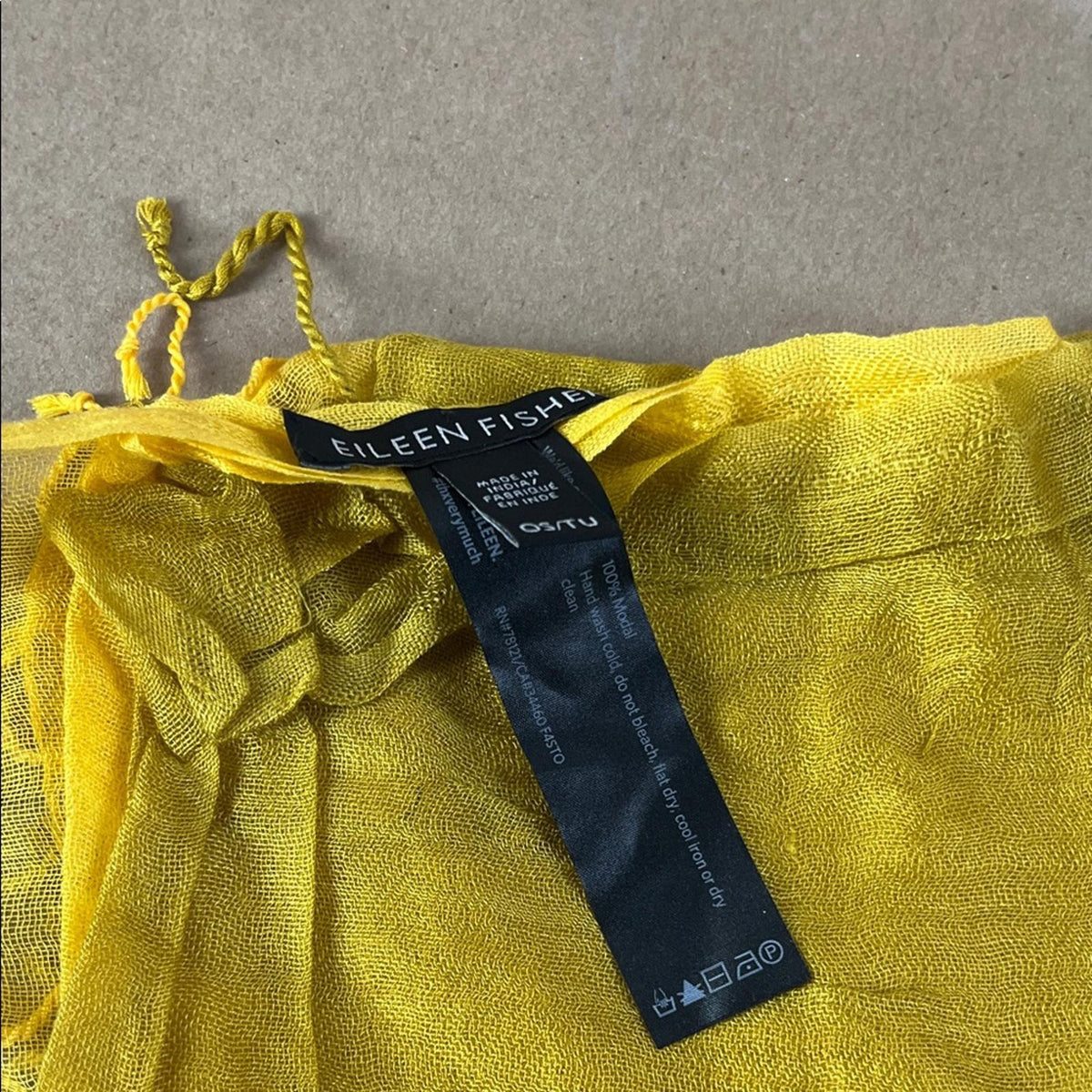 Écharpe jaune en modal Eileen Fisher