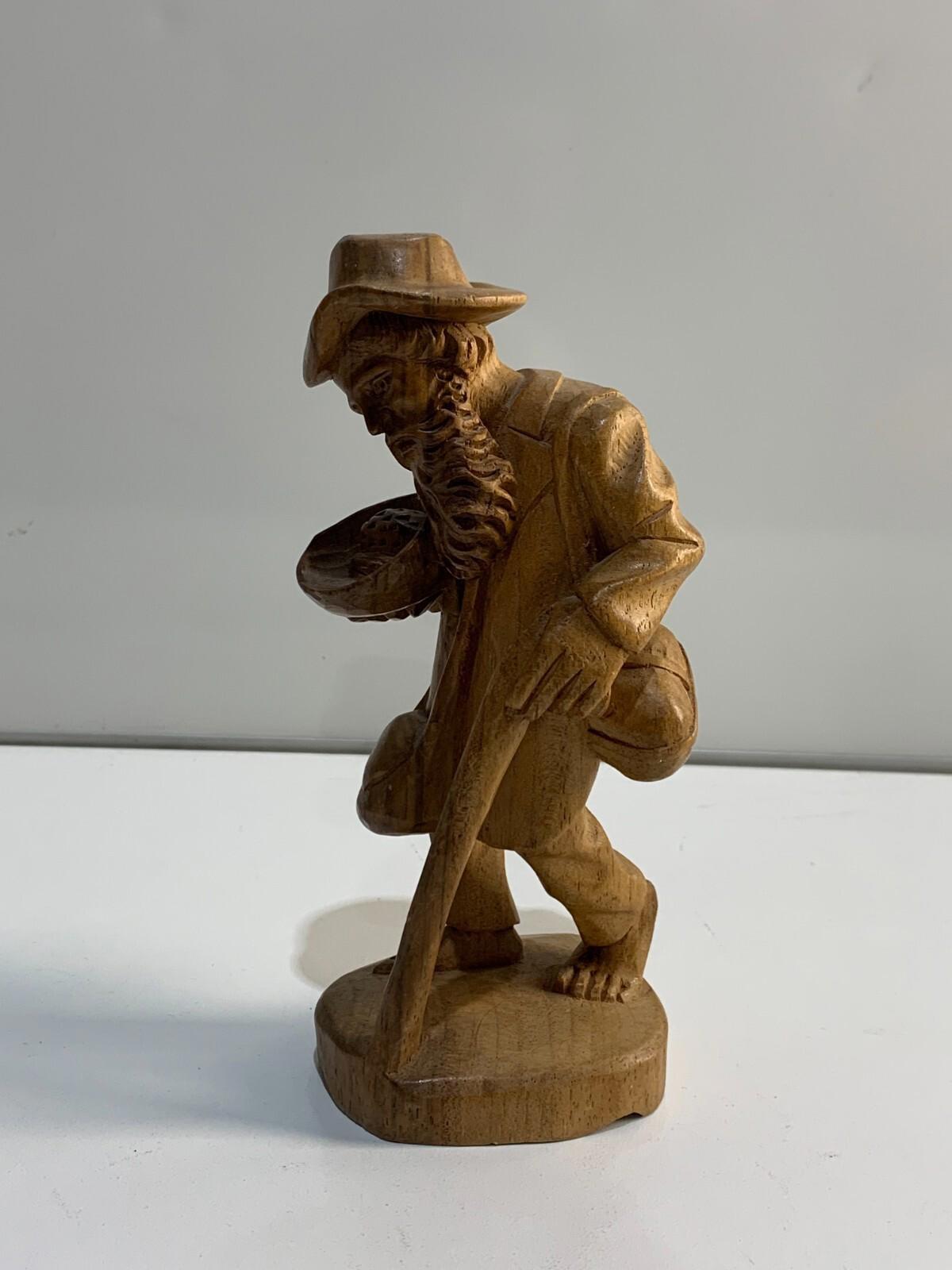 VINTAGE FOLK ART HAND CARVED WOODEN FIGURINE OF TRAVEL MAN