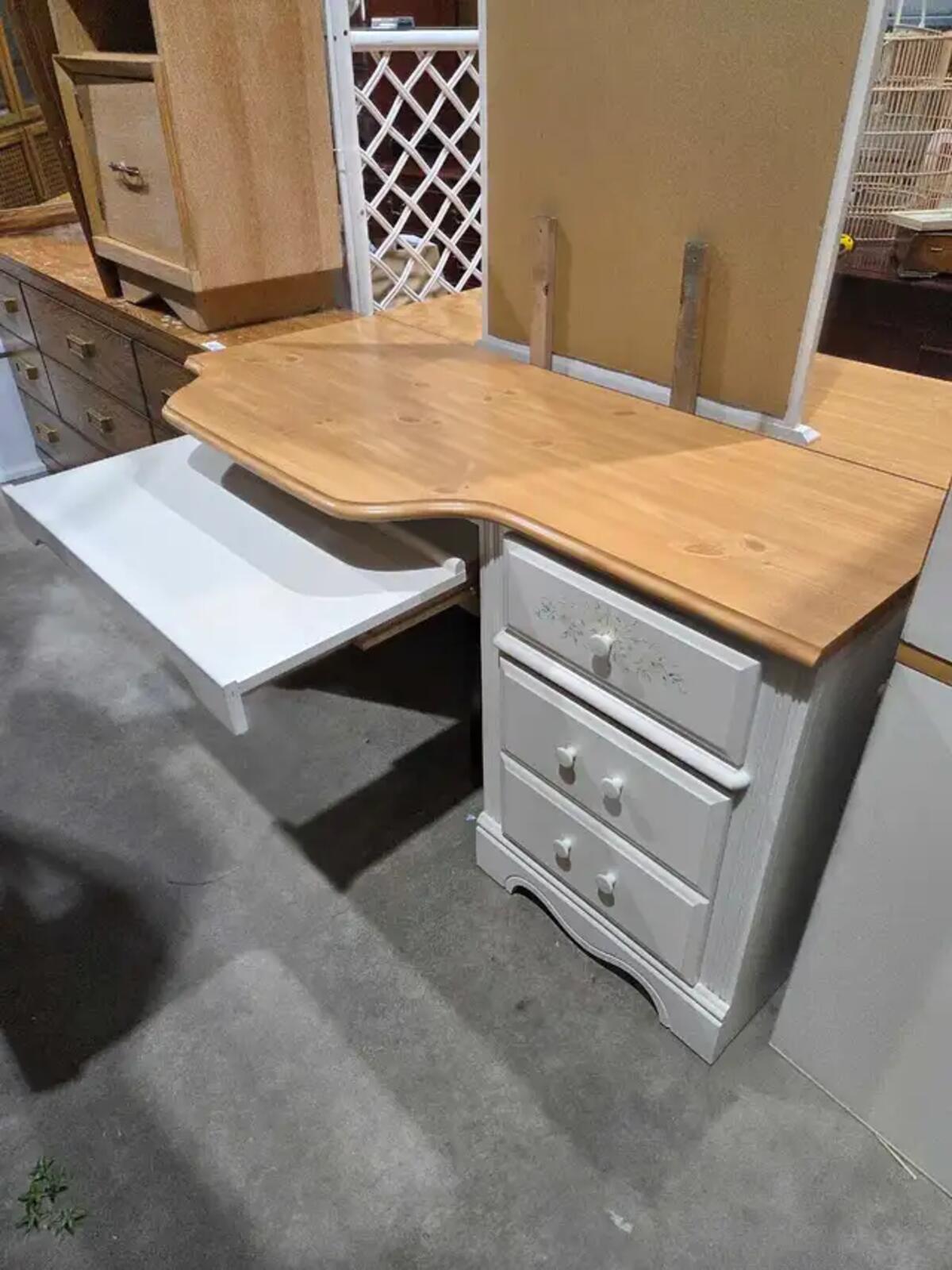 Charming Oak 3-Piece Bedroom Set