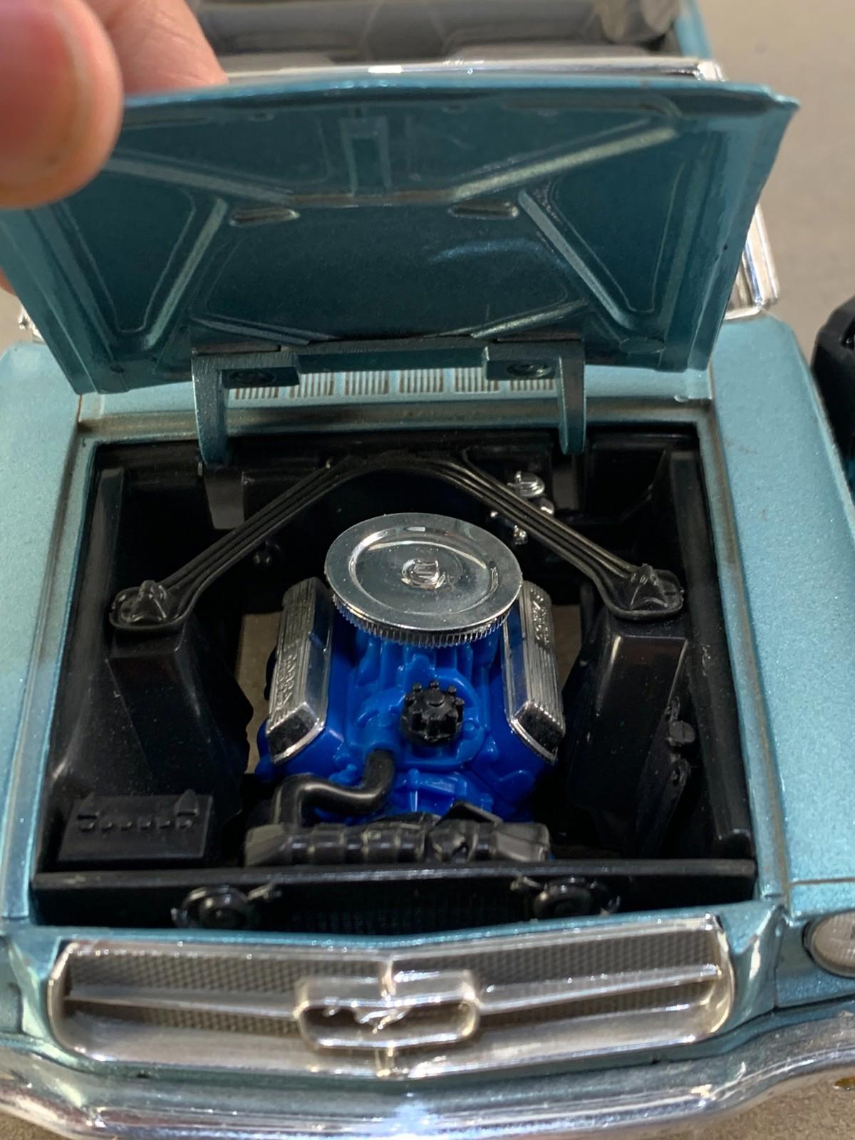 8832-F1 Ford Mustang 1965 Convertible Arcadian Blue Revell 1/18