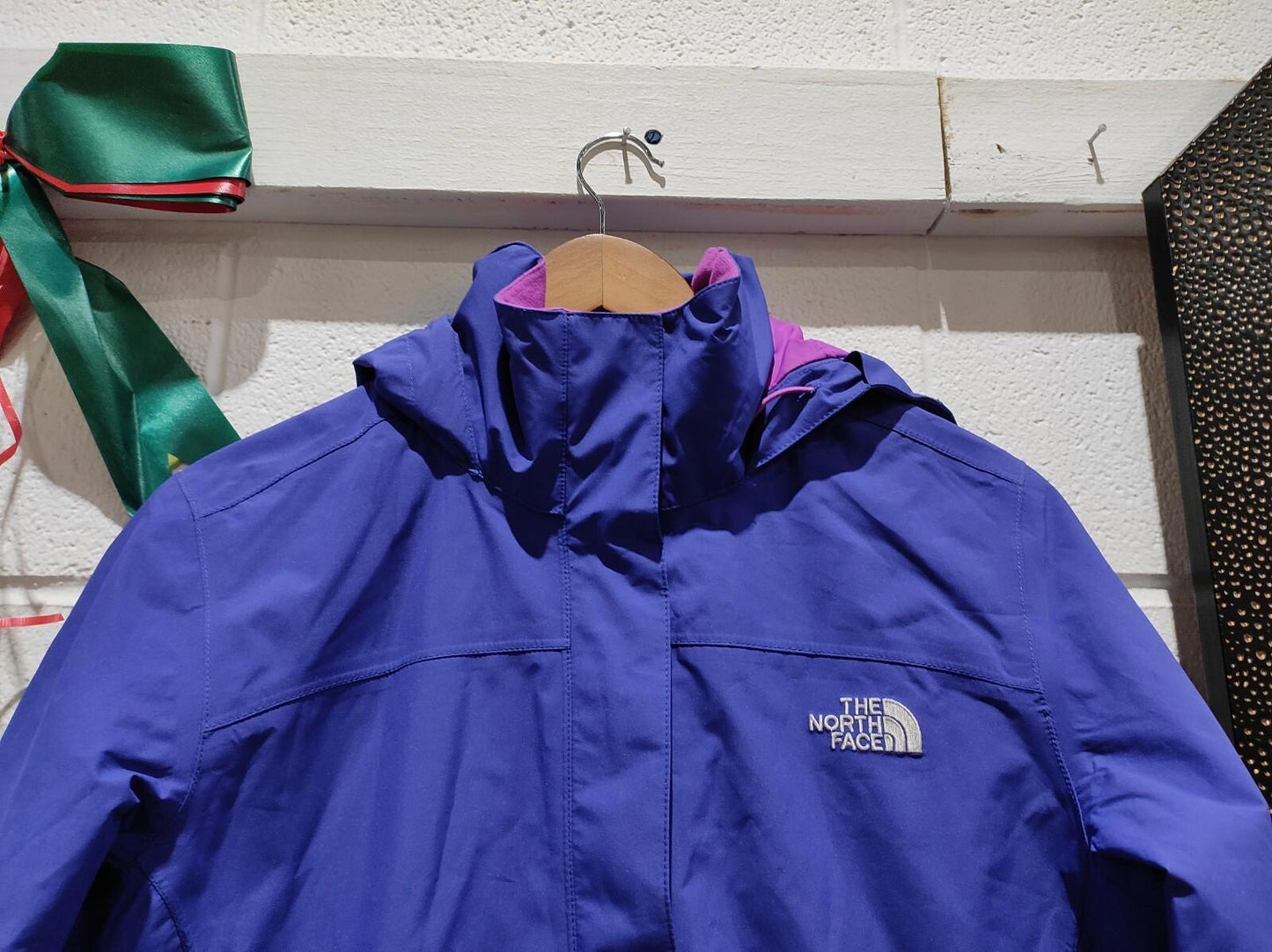 The North Face Women's S Resolve Waterproof Jacket Purple Hooded Insulated