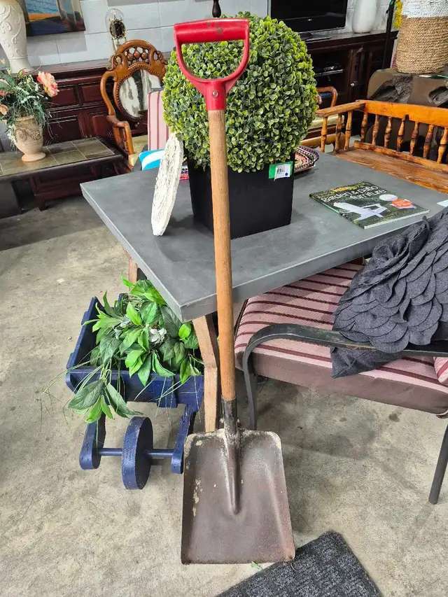 D-Handle Garden Shovel
