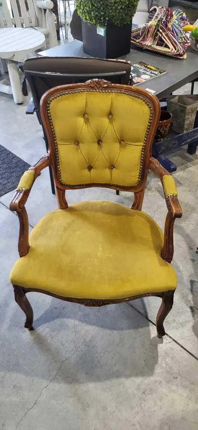Vintage Mustard Tufted Accent Chair