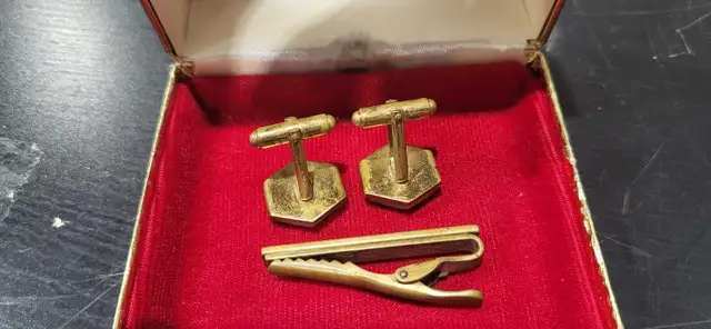 Eaton Cufflink and Tie clip Set Mother of Pearl