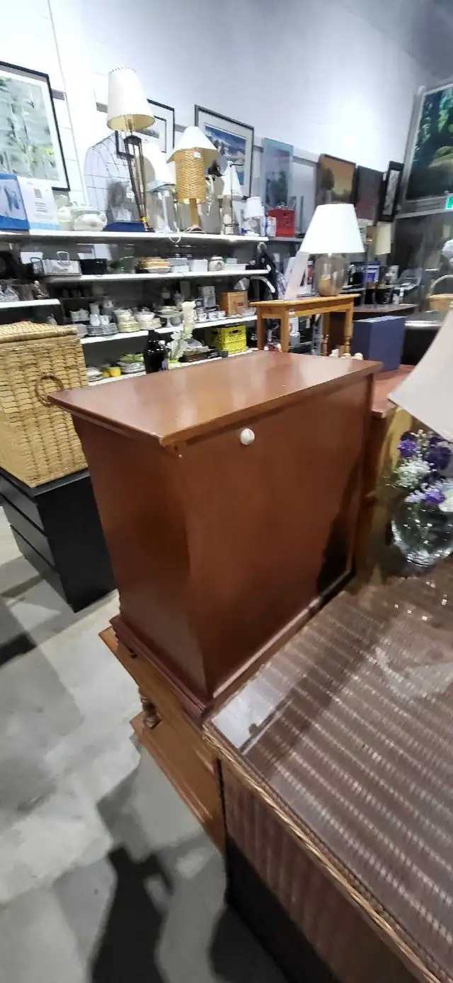 Pilling Manchester Collection Nightstand