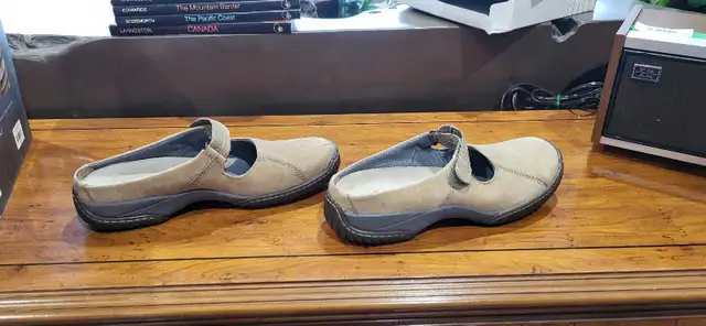 Clarks Women's Mules Size 7M
