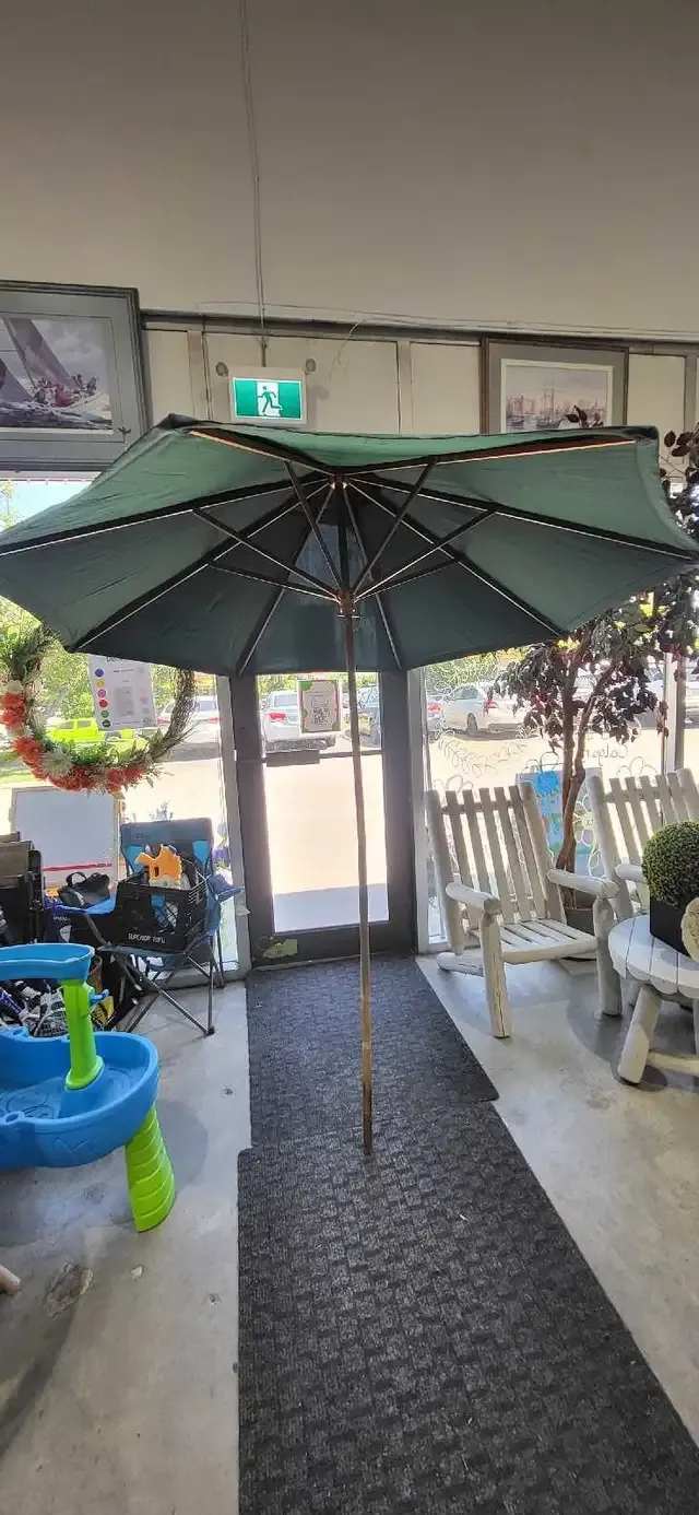 7.5 ft Wood Market Umbrella Green - Outer fabric sunbleached