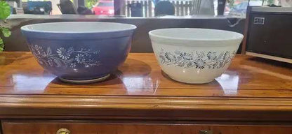 Pyrex Colonial Mist Mixing Bowls - 2 Piece