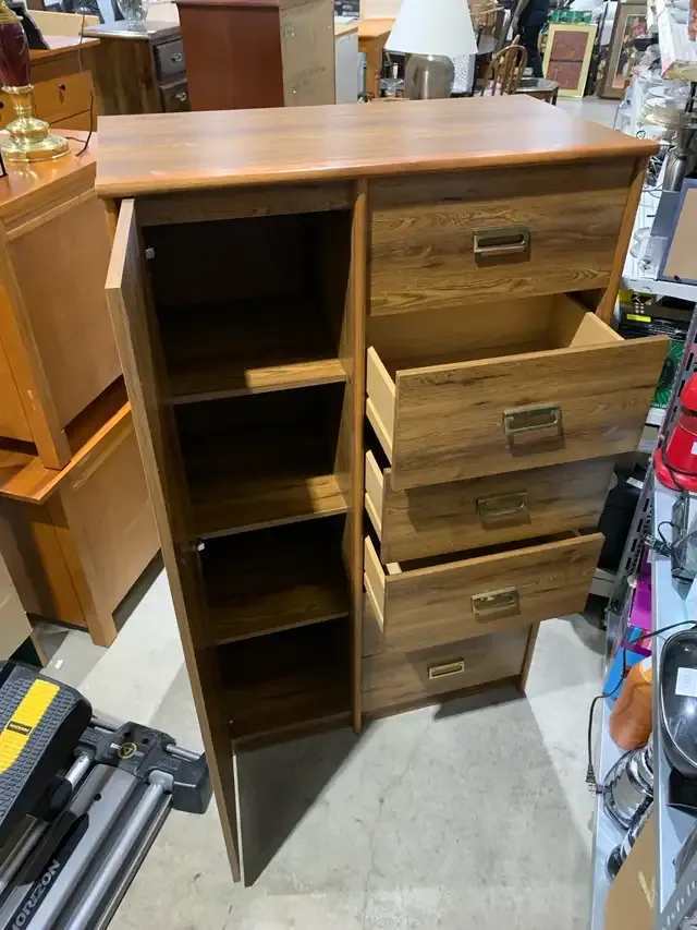 Tall Oak Dresser ( 6 drawers) with Cabinet (4 shelves)