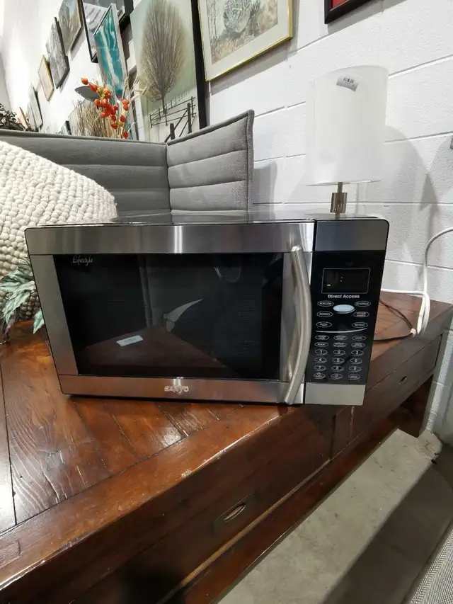 Sanyo Microwave - tested! Works!