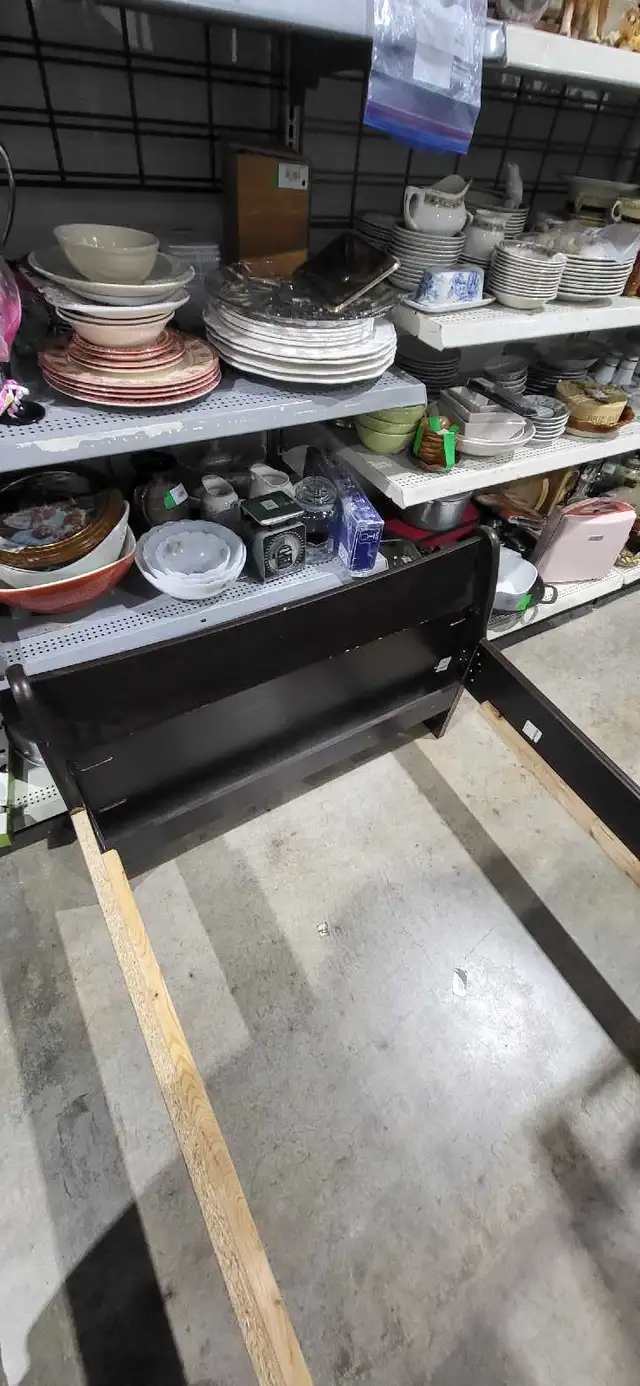 DeFehr Twin Sleigh Bed