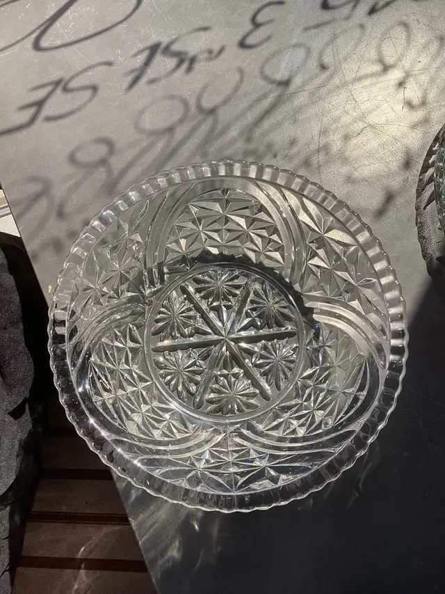 Clear Glass Star Pattern Serving Bowl