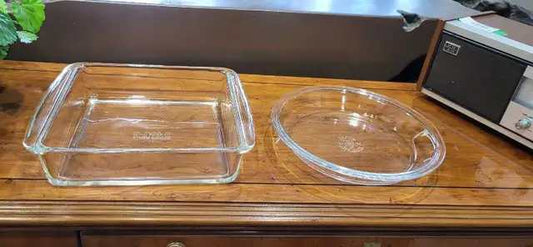 Vintage Pyrex Baking Dish and Pie Plate Set
