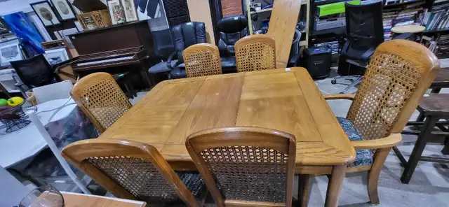 House of Braemore Oak Dining Table With 6 Woven Chairs