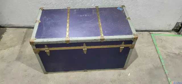 Vintage Style Storage Trunk with Top Tray - Blue with Red Lining