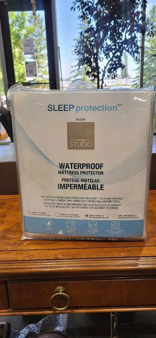 Home Studio Waterproof Mattress Protector Quee Sized