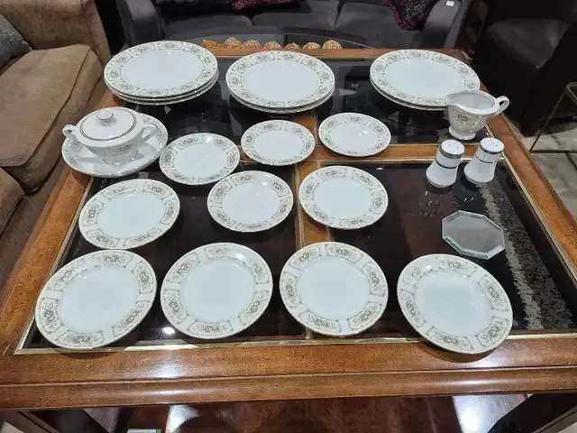 Happy Home Elegance Fine China Dinnerware Set of 22