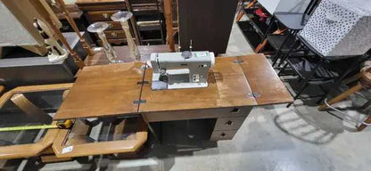 Pfaff 90 Sewing Machine with Cabinet and 2 Drawers