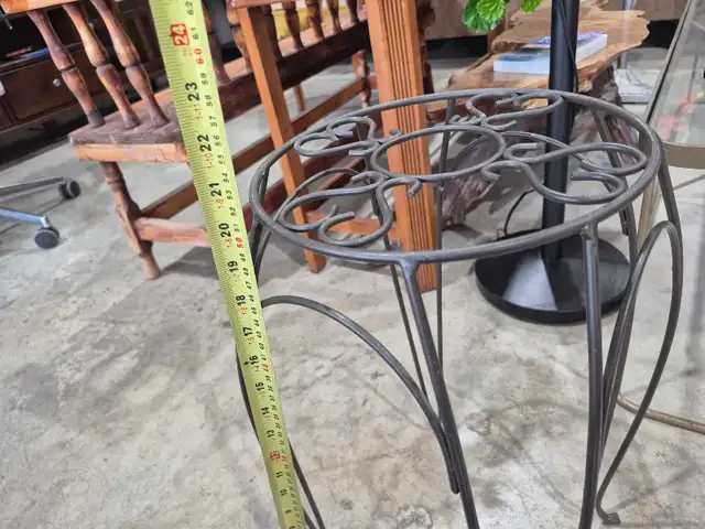 Metal Heart Plant Stand