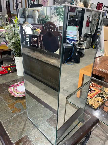Mirrored Pedestal Stand