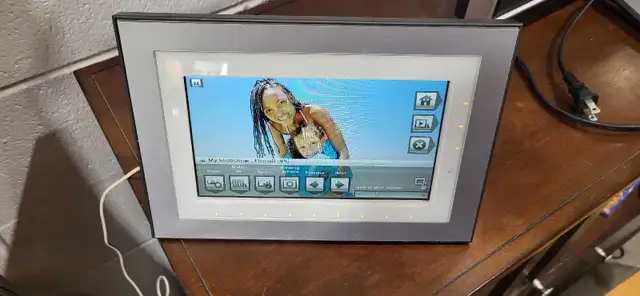 Kodak EasyShare M820 Digital Photo Frame