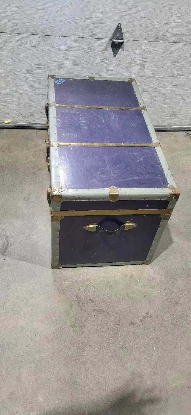 Vintage Style Storage Trunk with Top Tray - Blue with Red Lining