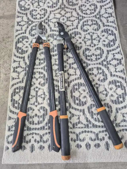 Loppers 28" Fiskars - 2 Available