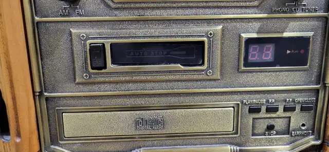 Curtis RCD820 Vintage Style Music Center - Fully Functional