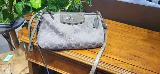 Early 2000s Coach Madison Dotted Op Art Signature Gray wristlet