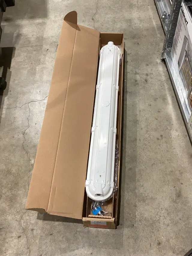 New! Metalux VT3 LED Vaportite Luminaire 4' long - 10 available