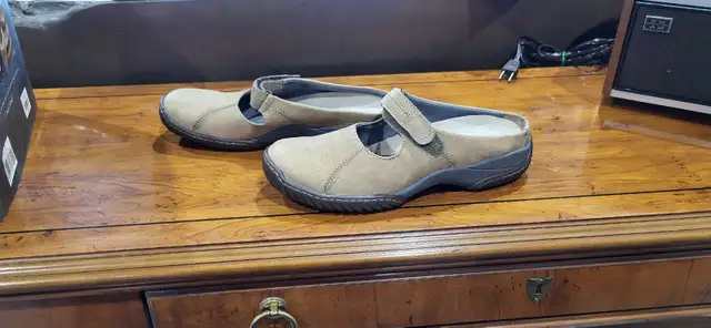 Clarks Women's Mules Size 7M