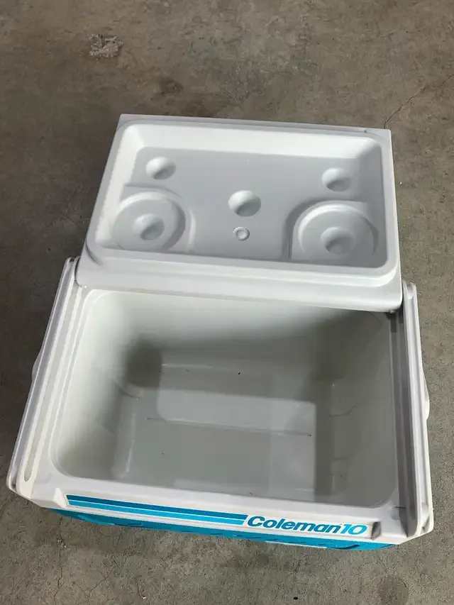 Coleman Zenith 10 Portable Cooler - Blue and White, Compact Size