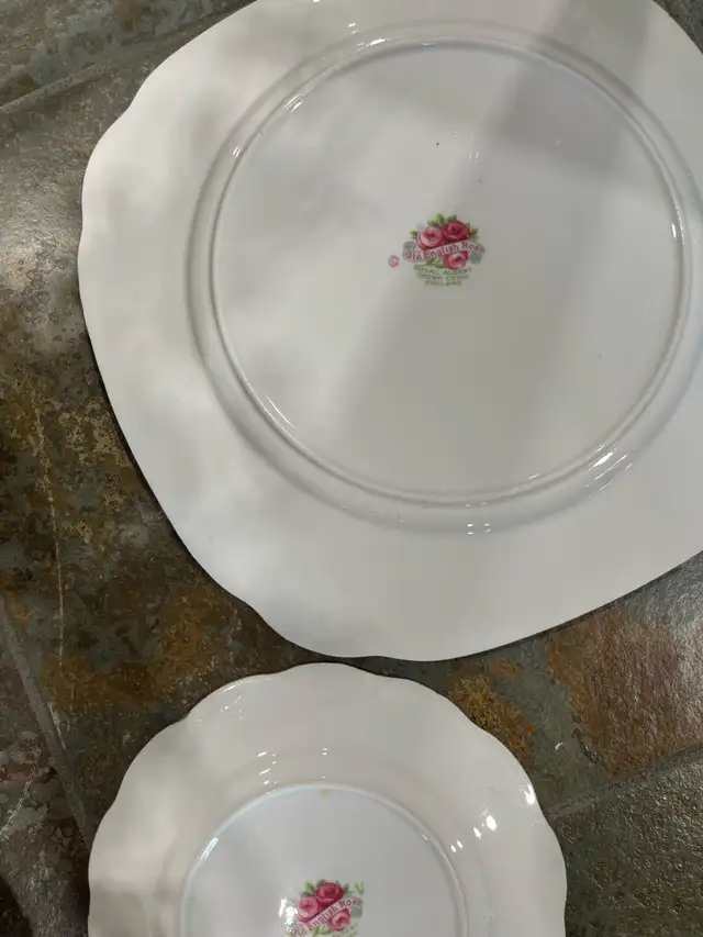 Royal Albert Old English Rose Plate Set