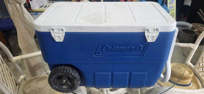 Coleman Cooler 47L - Blue - stains on lid