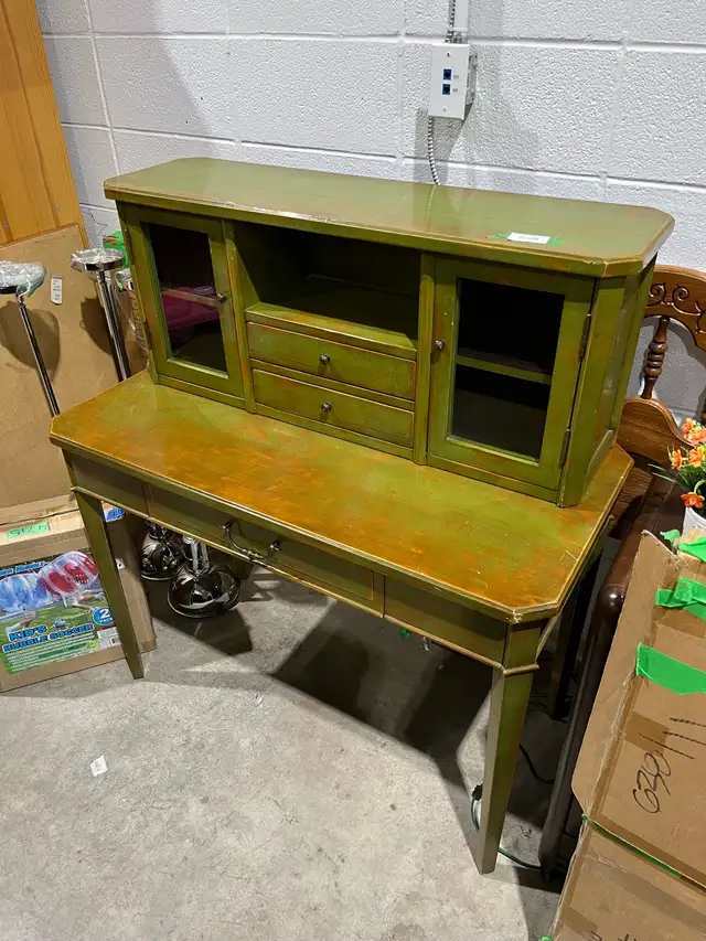 Urban Barn Desk with Hutch