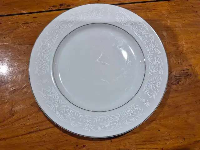 Premiere Fine China Candlelight Plates - set of 5
