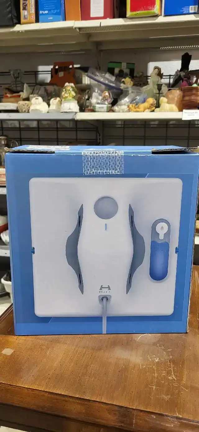 HUTT W8 Window Cleaning Robot - New Box