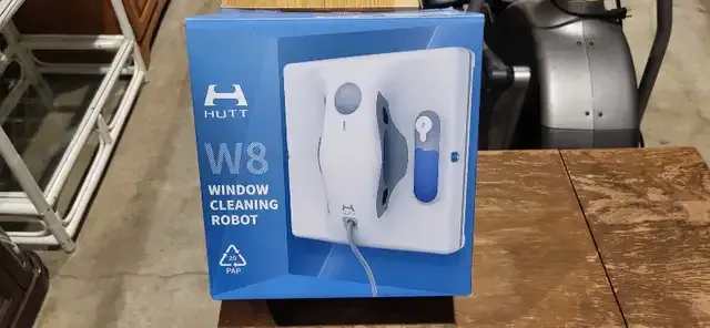 HUTT W8 Window Cleaning Robot New in Sealed Box