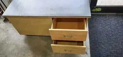 Dog grooming bench with ample storage