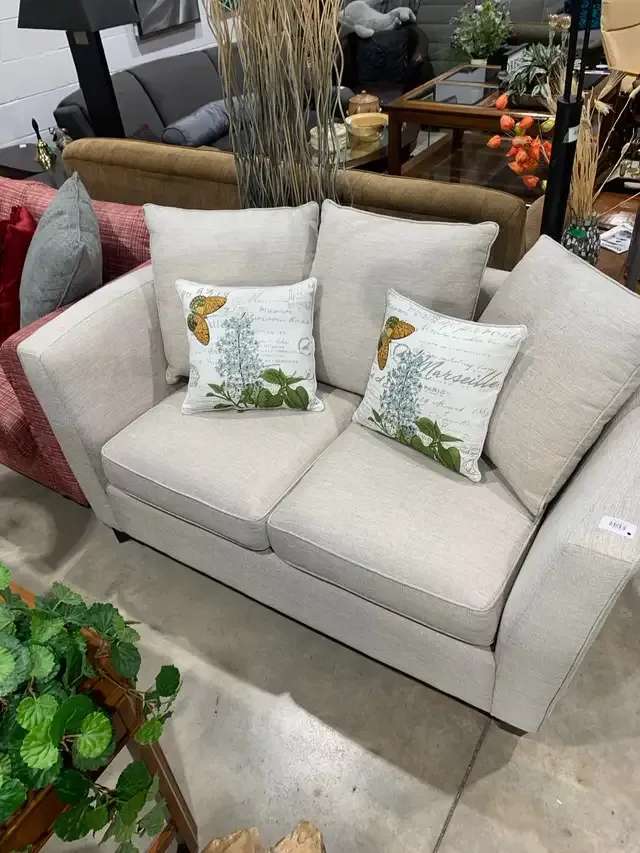 Bespoke Stylus Upton Loveseat