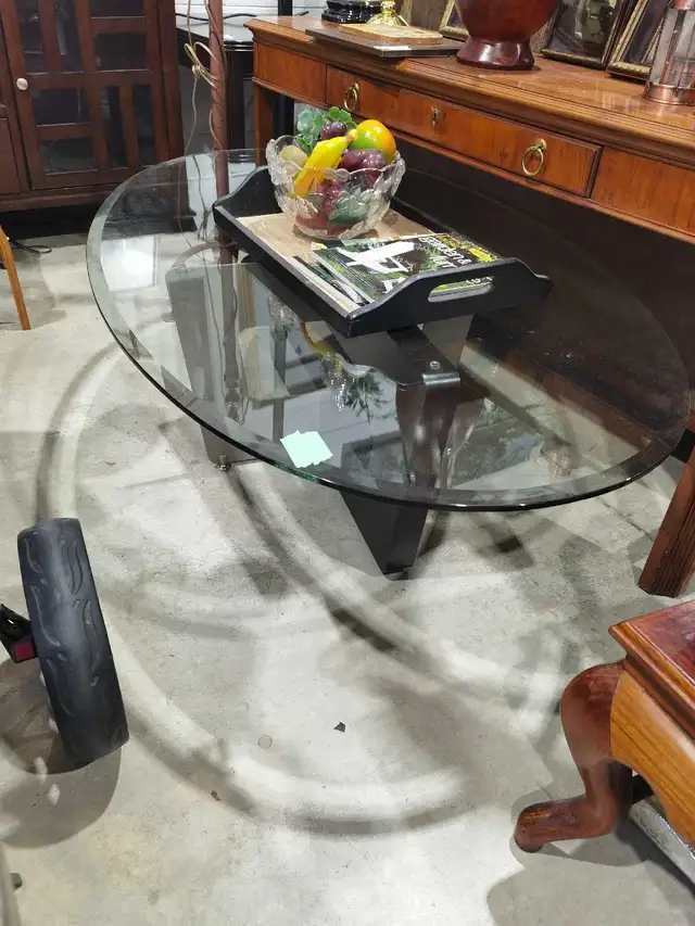 Modern oval Glass Coffee Table