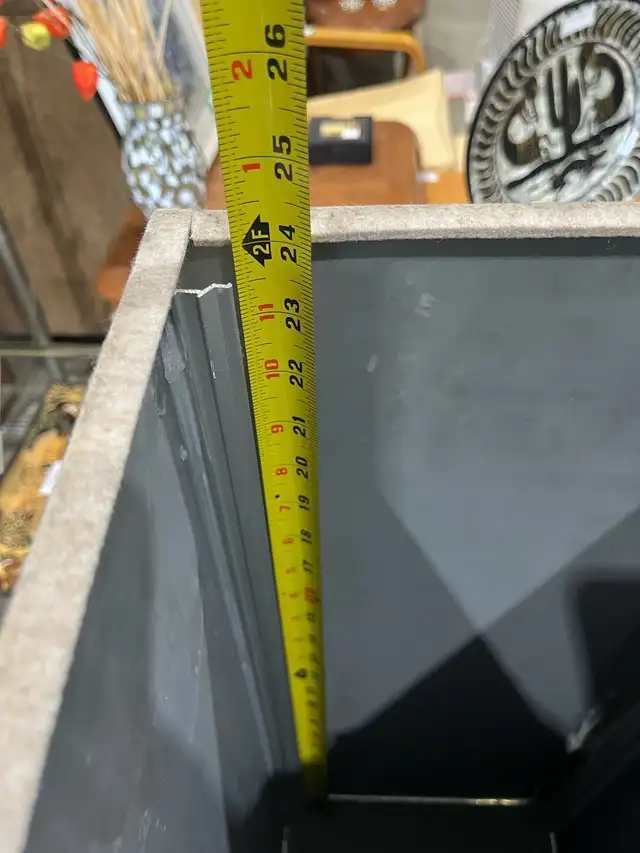 Mirrored Pedestal Stand