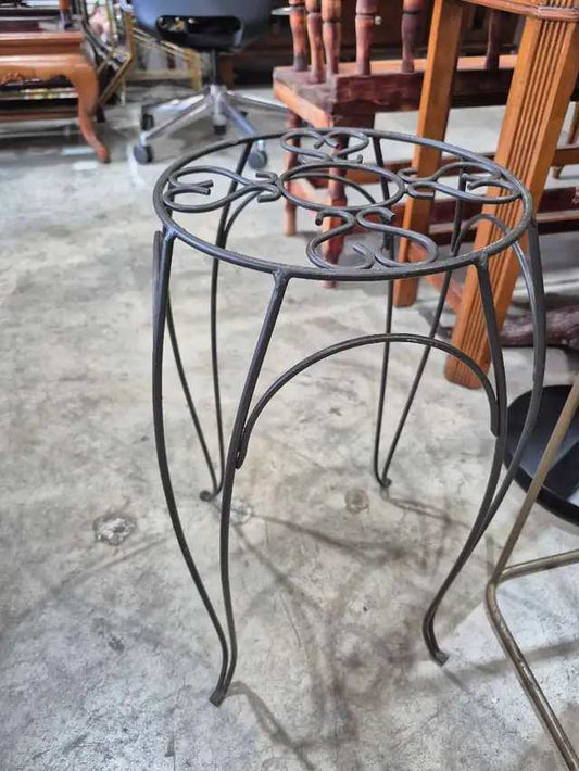 Metal Heart Plant Stand